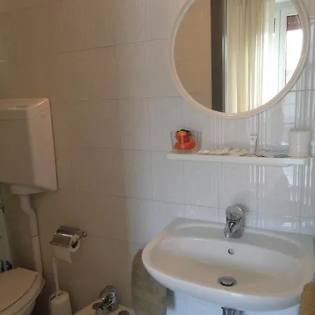Lariana Hotel 2*