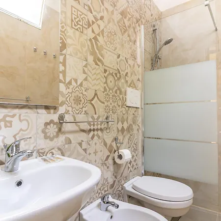 Lariana Ξενοδοχείο 2*